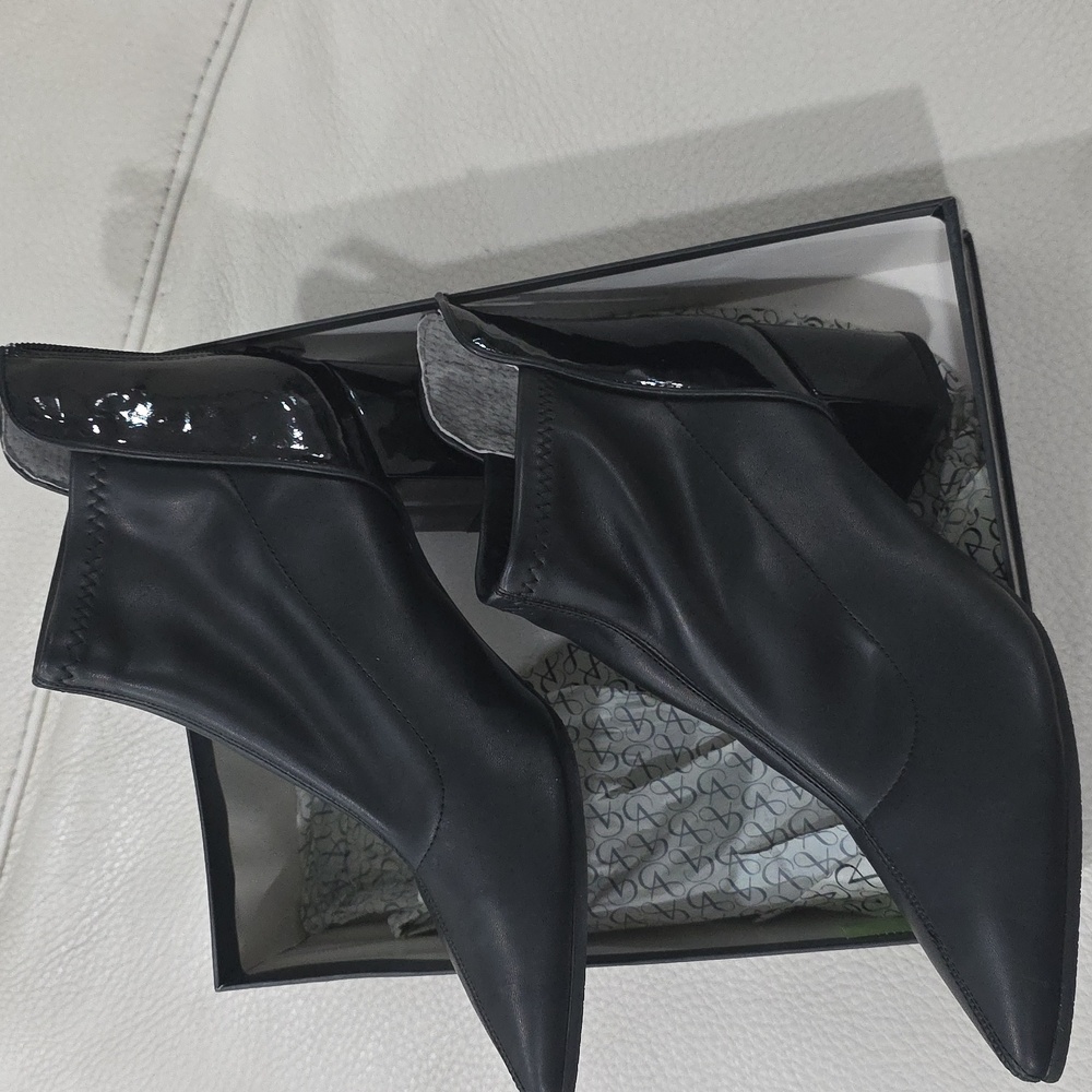 NWT Adrianna Papell Black Booties - Picture 9 of 9